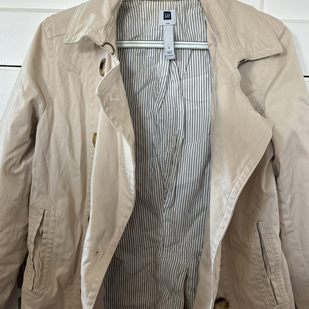 Gap. Women’s, Khaki, Button Down Jacket. - image 2